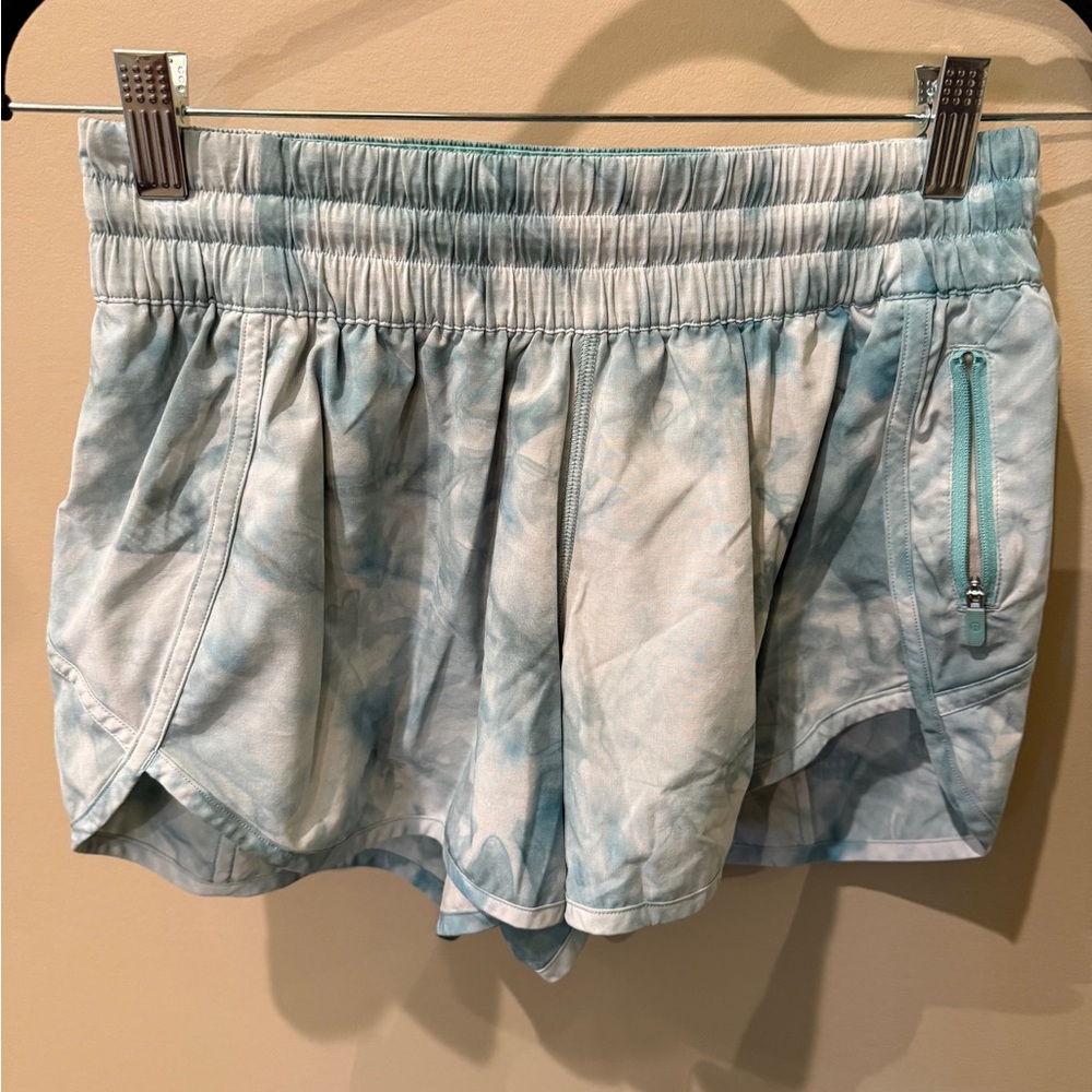 Lululemon 4” Hotty Hot Low-Rise shorts